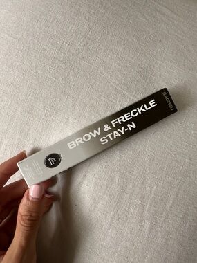 Sacheu Brow & Freckle Stay-N